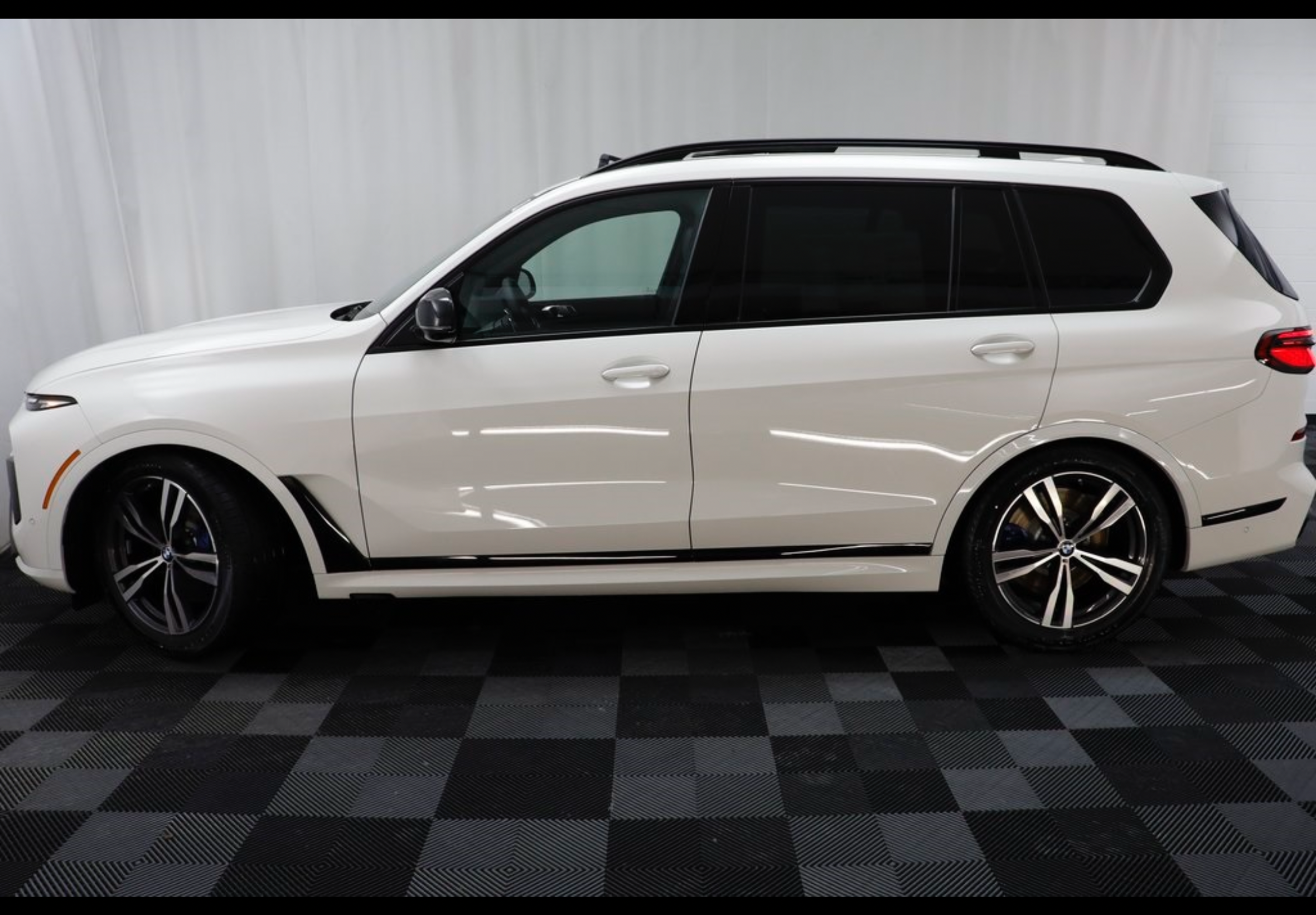 Used 2025 BMW X7 M60i AWD/4WD image 5
