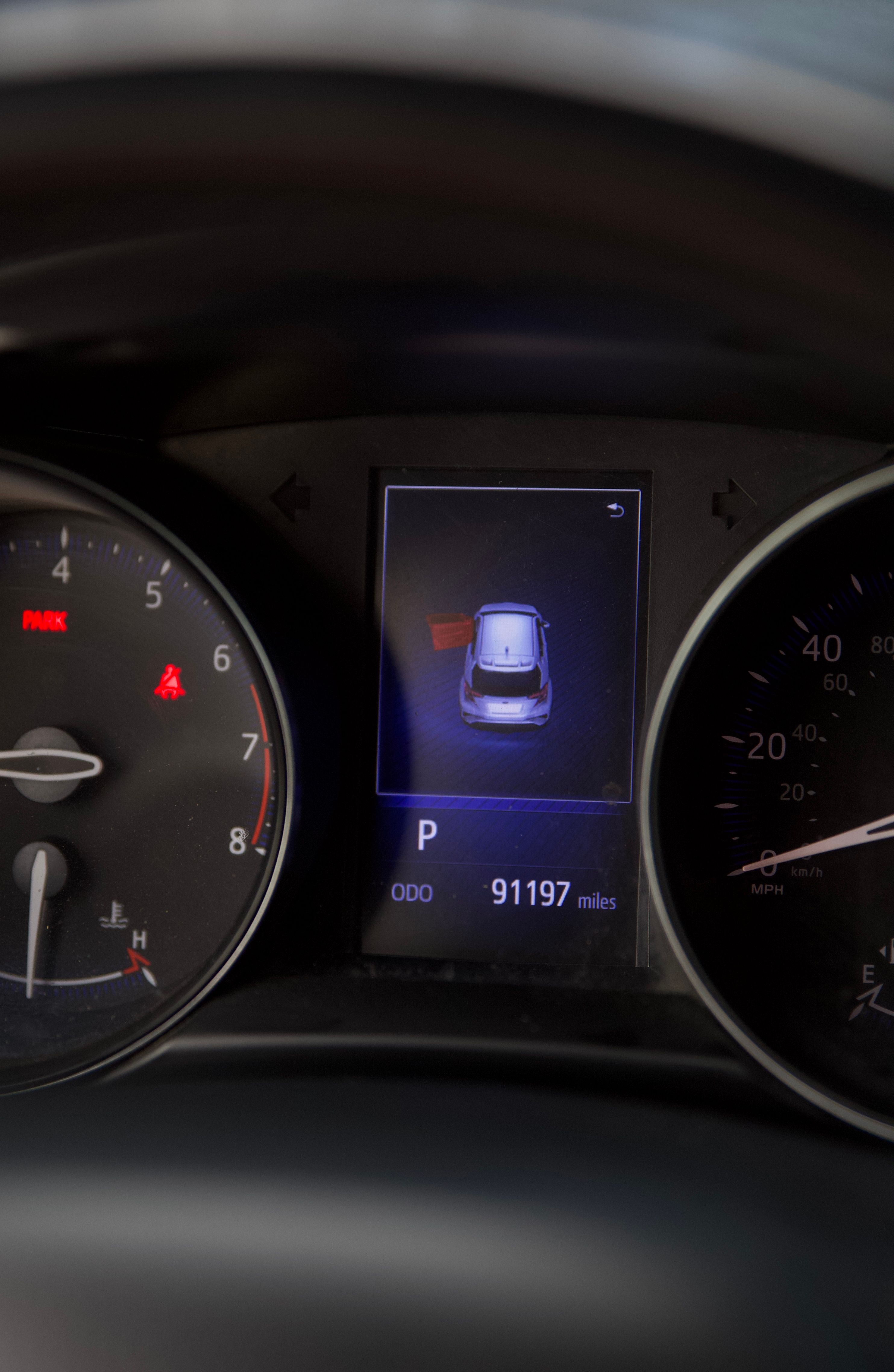 Used 2018 Toyota C-HR XLE FWD image 16