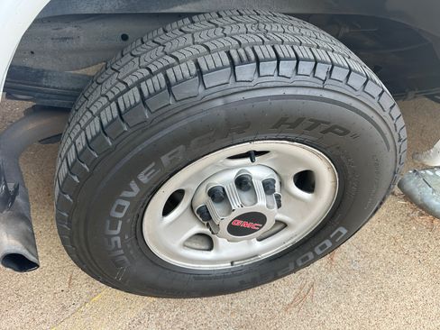 Used 2017 GMC Savana 2500 image 19