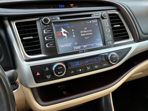 Used 2015 Toyota Highlander XLE image 14