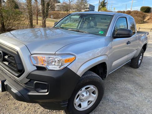 Used 2022 Toyota Tacoma SR image 2