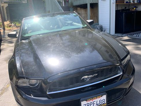 Used 2013 Ford Mustang Convertible RWD image 5