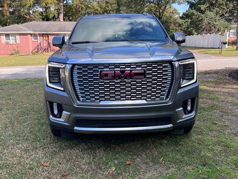 Used 2022 GMC Yukon XL Denali image 4