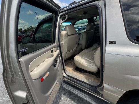 Used 2002 Chevrolet Suburban 2WD image 11