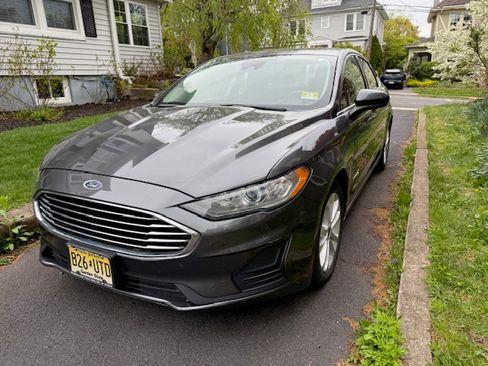 Used 2019 Ford Fusion SE FWD image 1