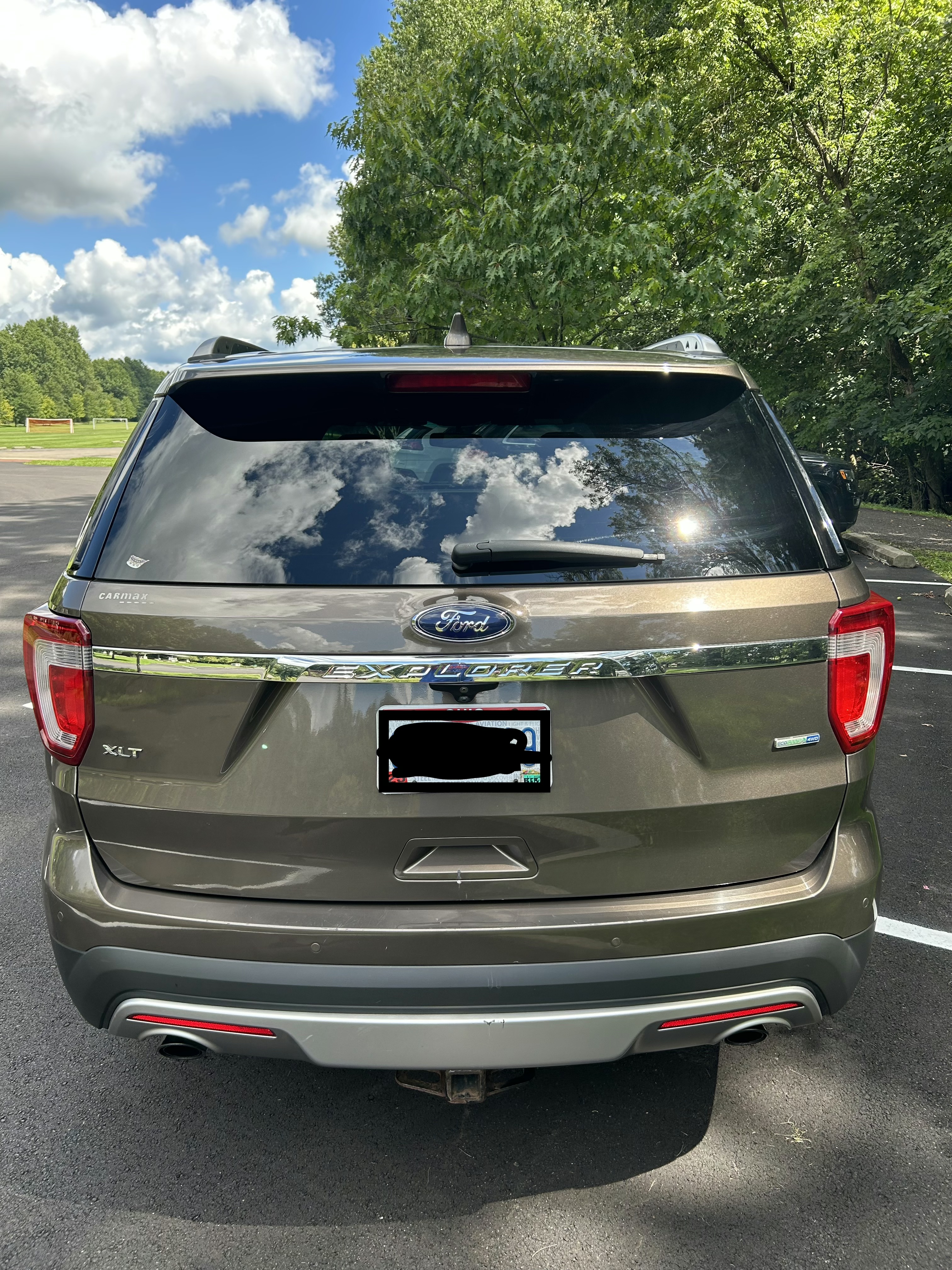 Used 2016 Ford Explorer XLT w/ Equipment Group 202A AWD/4WD image 10