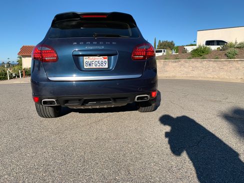 Used 2013 Porsche Cayenne S image 9