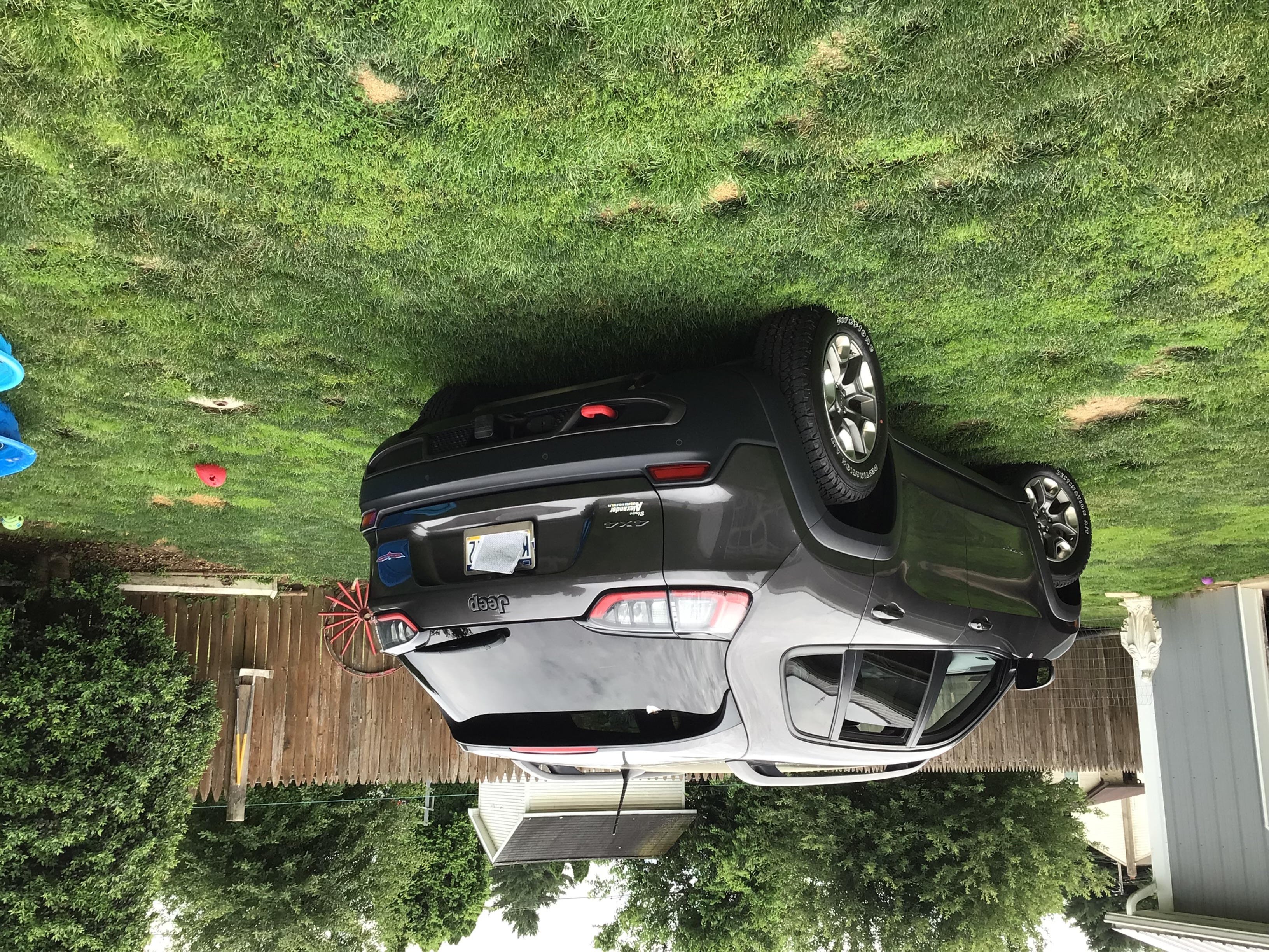 Used 2019 Jeep Cherokee Trailhawk w/ Cold Weather Group AWD/4WD image 8
