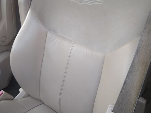 Used 2010 Chrysler Town & Country Limited w/ Safety Sphere Group image 11