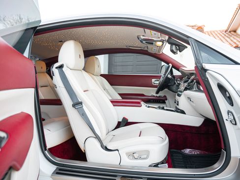 Used 2017 Rolls-Royce Wraith image 19
