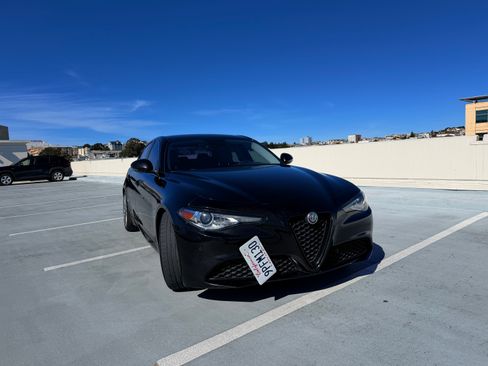 Used 2018 Alfa Romeo Giulia Ti w/ Quick Order Package 22Z Lusso image 2