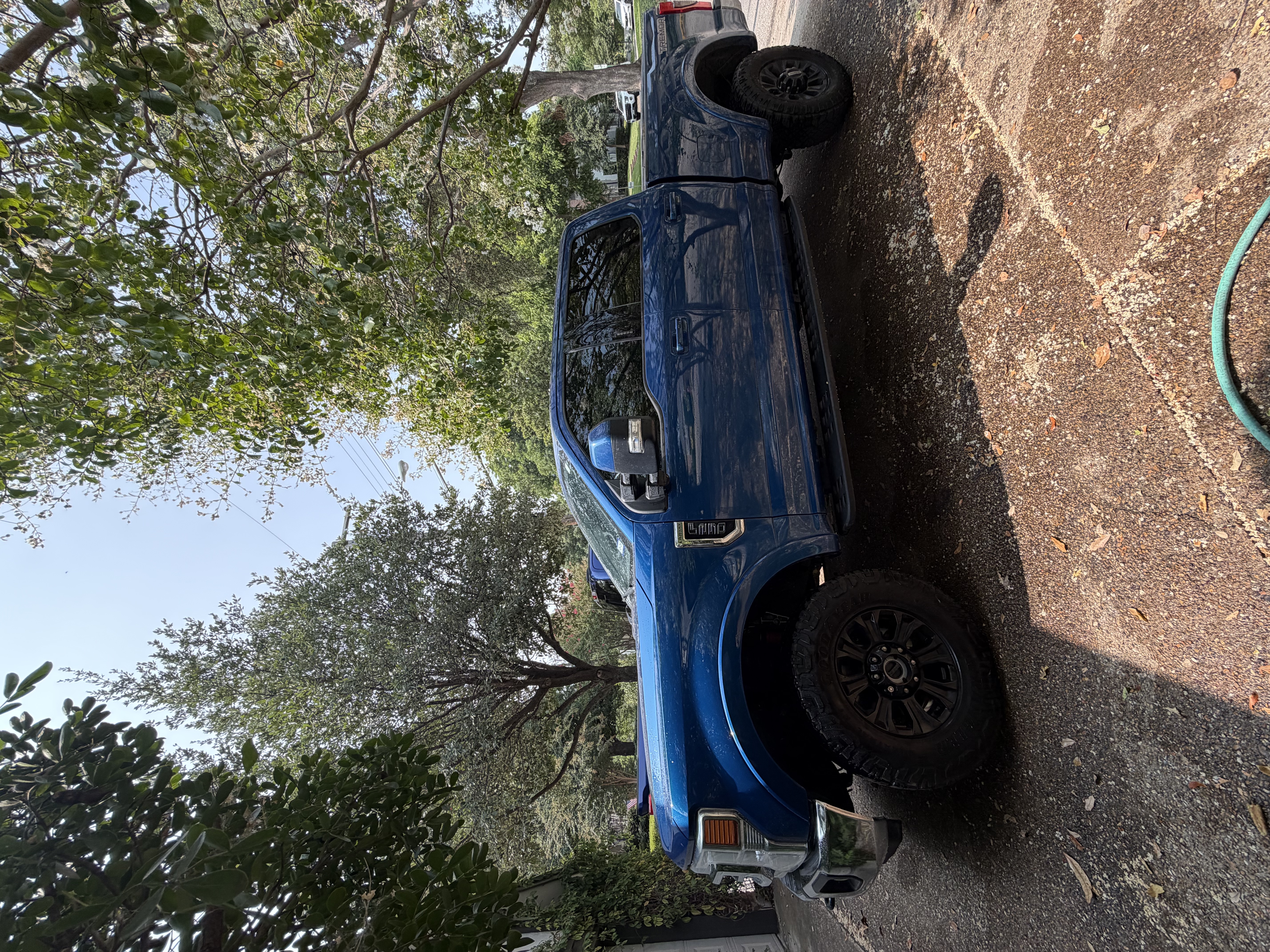 Used 2022 Ford F250 Lariat w/ Tremor Off-Road Package AWD/4WD image 2