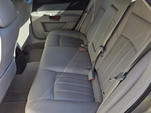 Used 2006 Chrysler 300 C w/ Navigation & Sound Group II image 11