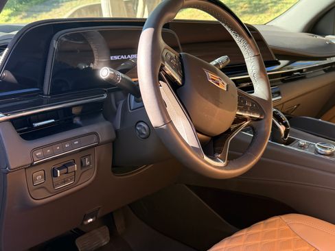 Used 2024 Cadillac Escalade Premium Luxury w/ Performance Package image 6