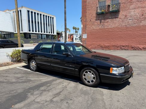 Used 1997 Cadillac De Ville Concours w/ Safety/Security Pkg FWD image 14
