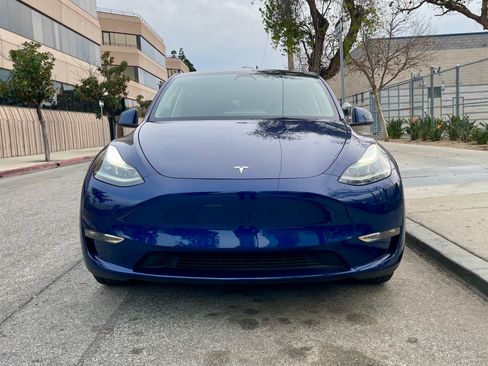 Used 2022 Tesla Model Y Long Range image 4