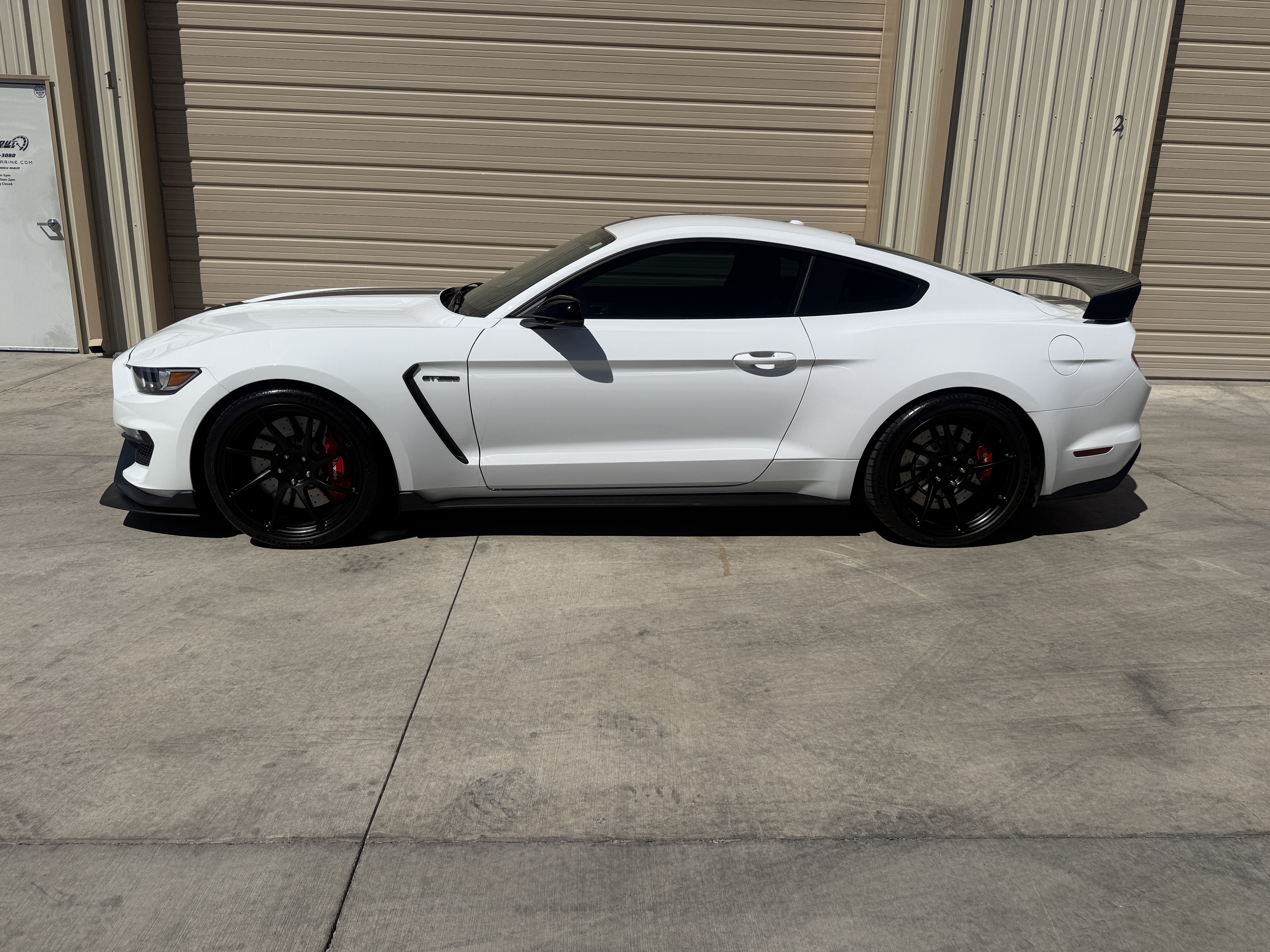 Used 2018 Ford Mustang Shelby GT350R w/ GT350R Equipment Group 920A RWD image 1