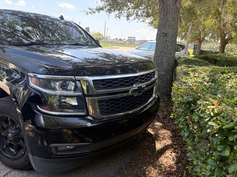 Used 2015 Chevrolet Suburban LT w/ Luxury Package image 1