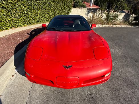 Used 1998 Chevrolet Corvette Coupe w/ Roof Pkg image 9