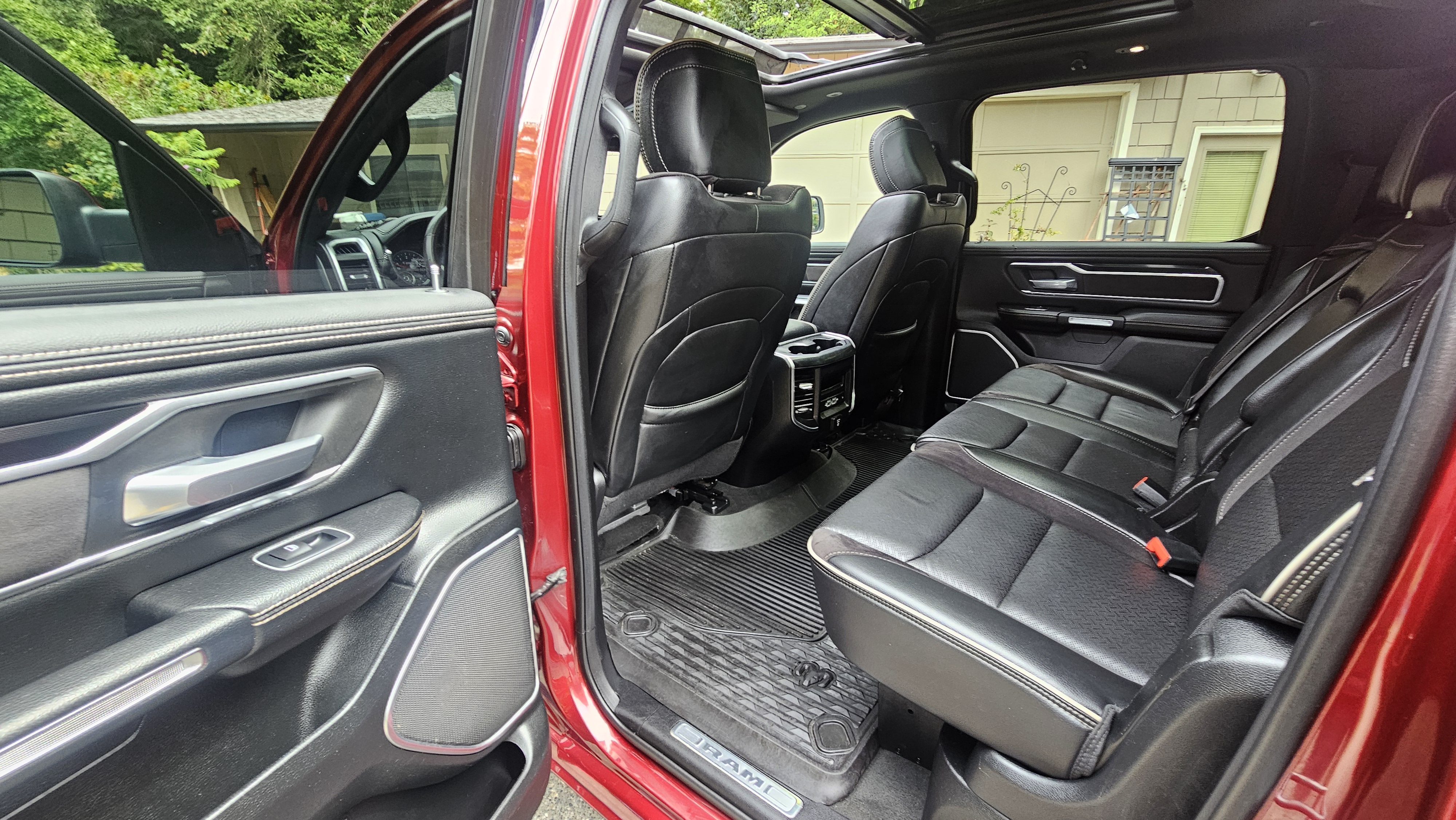 Used 2020 RAM 1500 Laramie AWD/4WD image 13