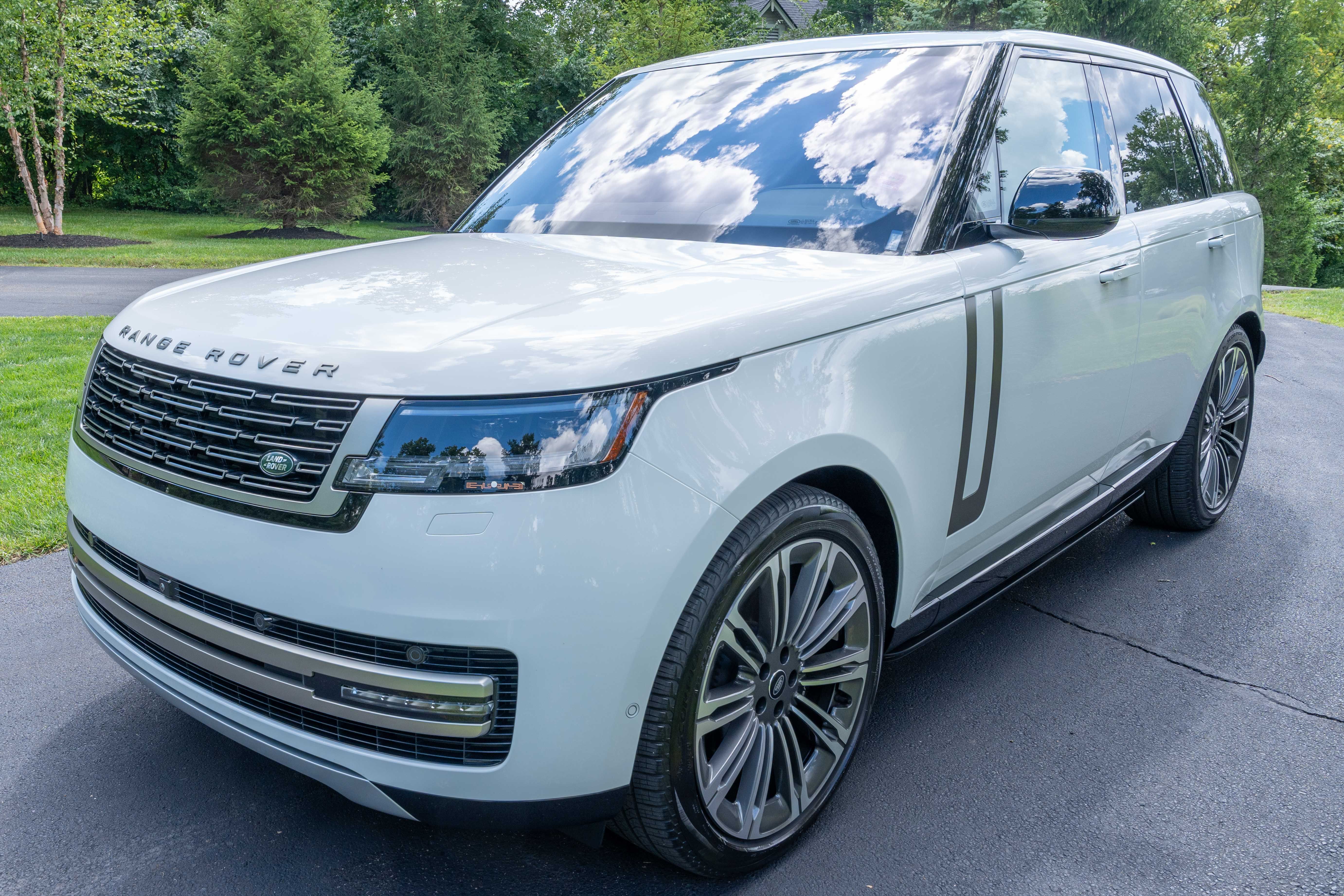 Used 2023 Land Rover Range Rover SE AWD/4WD image 2
