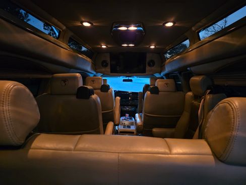 Used 2018 Chevrolet Express 2500 Extended w/ Enhanced Convenience Package image 13