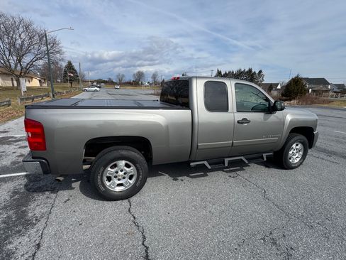 Used 2007 Chevrolet Silverado 1500 LT w/ 1LT Convenience Package image 2