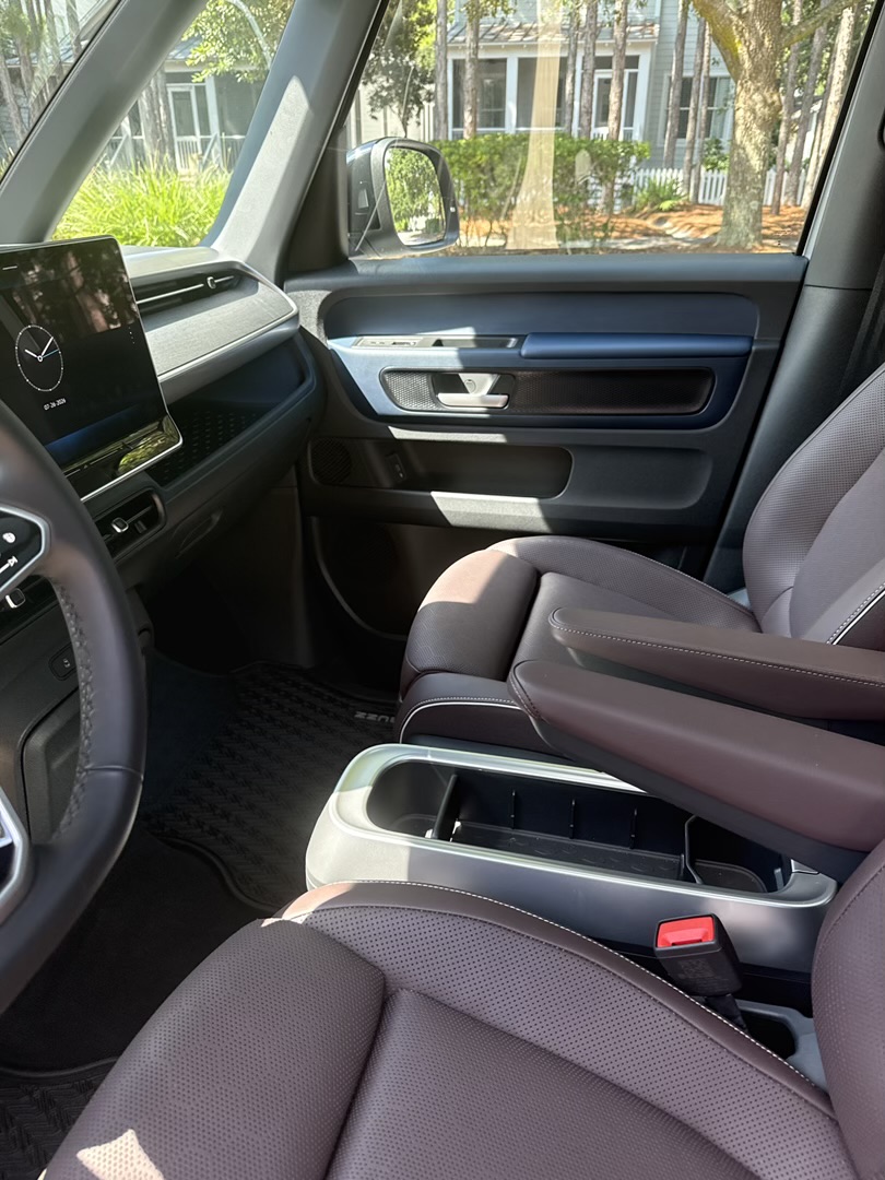 Used 2025 Volkswagen ID. Buzz Pro S Plus RWD image 8