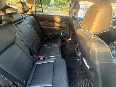 Used 2022 Volkswagen Atlas SE FWD image 2