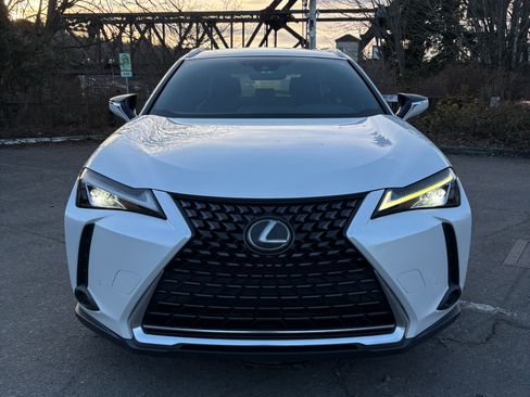 Used 2019 Lexus UX 200 w/ Premium Package image 12