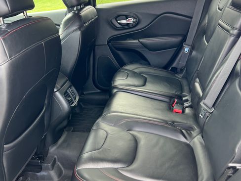 Used 2015 Jeep Cherokee Trailhawk w/ Leather Interior Group AWD/4WD image 11
