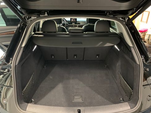 Used 2020 Audi Q5 2.0T Premium w/ Convenience Package image 8