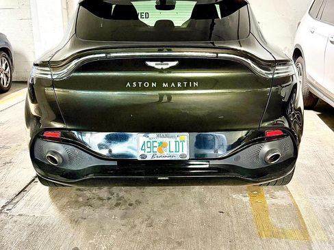 Used 2021 Aston Martin DBX AWD/4WD image 1