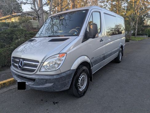 Used 2012 Mercedes-Benz Sprinter 2500 image 2