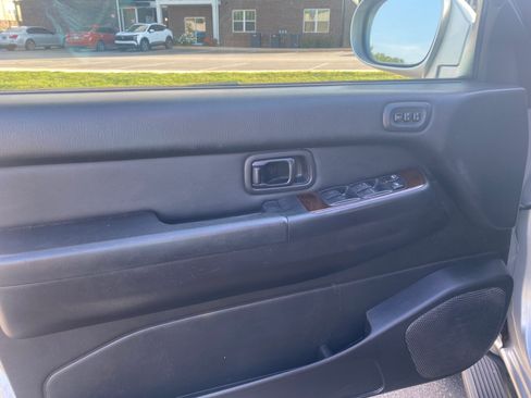 Used 2002 Nissan Pathfinder LE RWD image 10