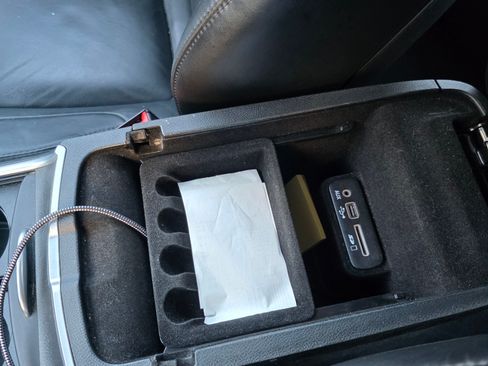 Used 2015 Chrysler 300 Limited image 29