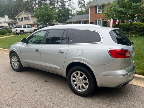 Used 2013 Buick Enclave Leather FWD image 6