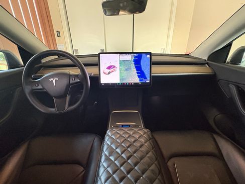 Used 2021 Tesla Model Y Long Range image 16