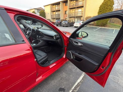 Used 2020 Alfa Romeo Giulia Ti w/ Nero Edizione image 10