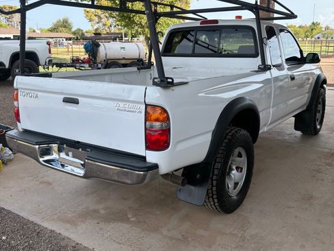Used 2004 Toyota Tacoma PreRunner w/ SR5 Pkg RWD image 8