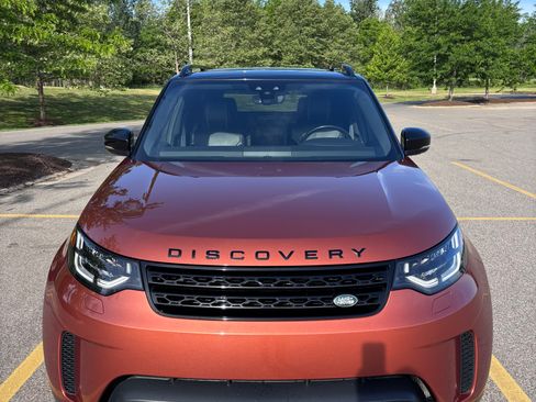 Used 2019 Land Rover Discovery HSE AWD/4WD image 2