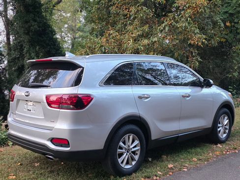 Used 2019 Kia Sorento LX w/ LX Convenience Package image 18