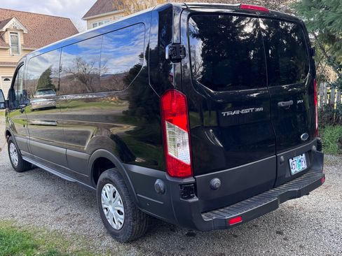 Used 2019 Ford Transit 350 XLT image 9