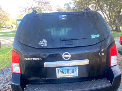 Used 2010 Nissan Pathfinder LE w/ Navigation Pkg image 4