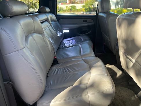 Used 2001 Chevrolet Suburban 2500 LT w/ LT Preferred Equipment Group image 27