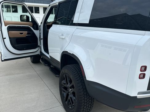 Used 2025 Land Rover Defender 130 S image 9