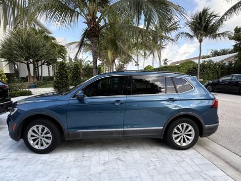 Used 2018 Volkswagen Tiguan SE w/ Panoramic Sunroof Package image 5