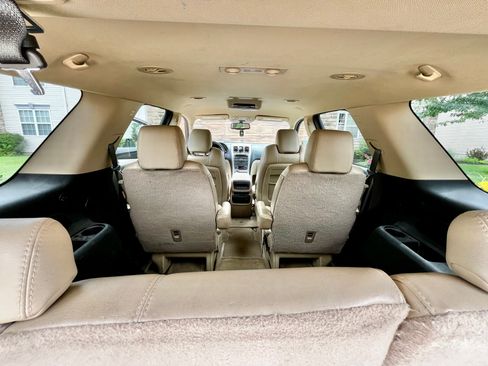 Used 2012 GMC Acadia SLT FWD image 16