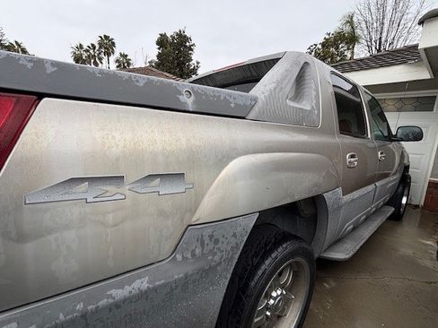 Used 2002 Chevrolet Avalanche 2500 w/ Convenience Pkg image 16