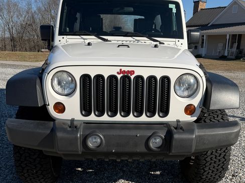 Used 2010 Jeep Wrangler Unlimited Sport image 2